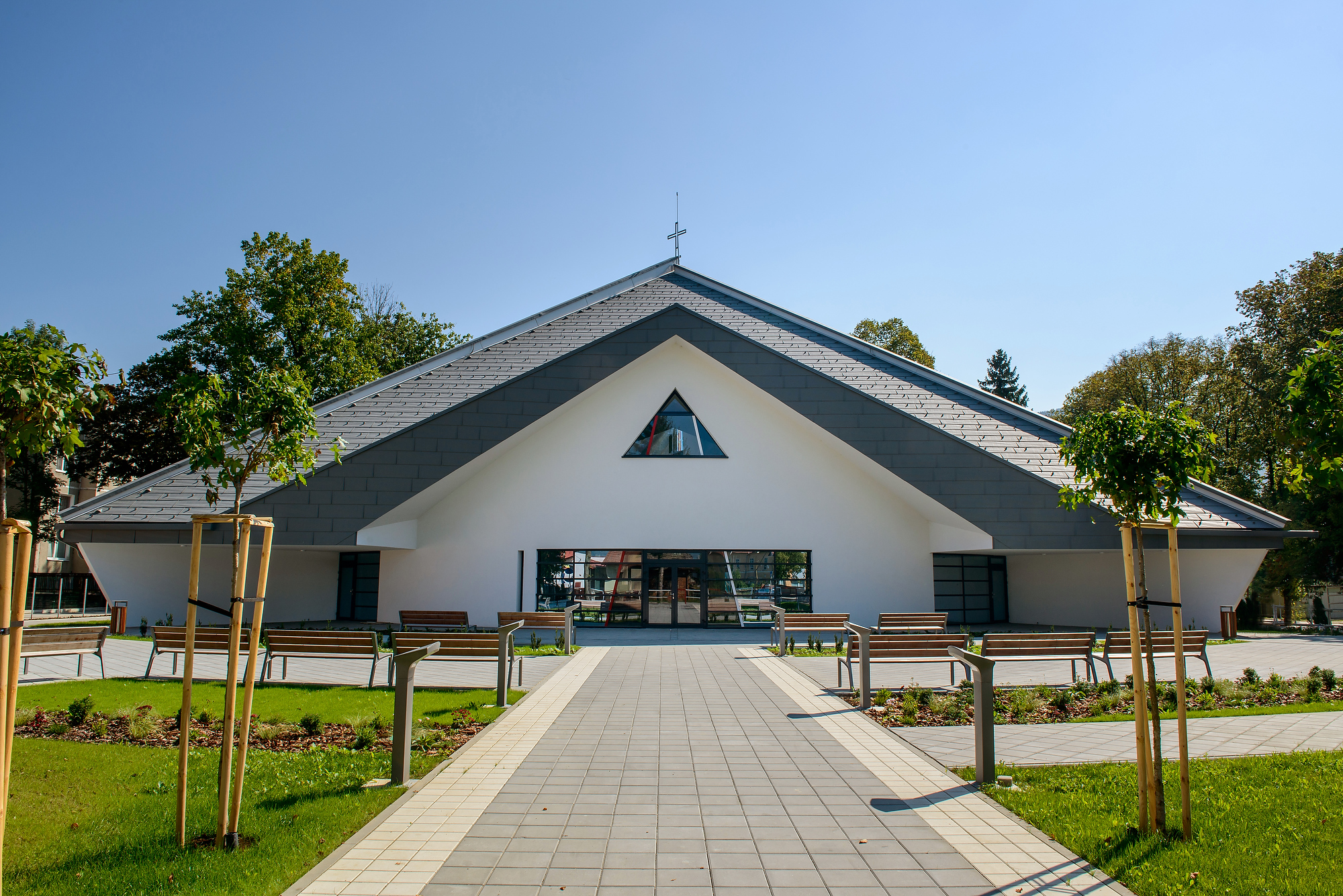 Vstup do farského kostola