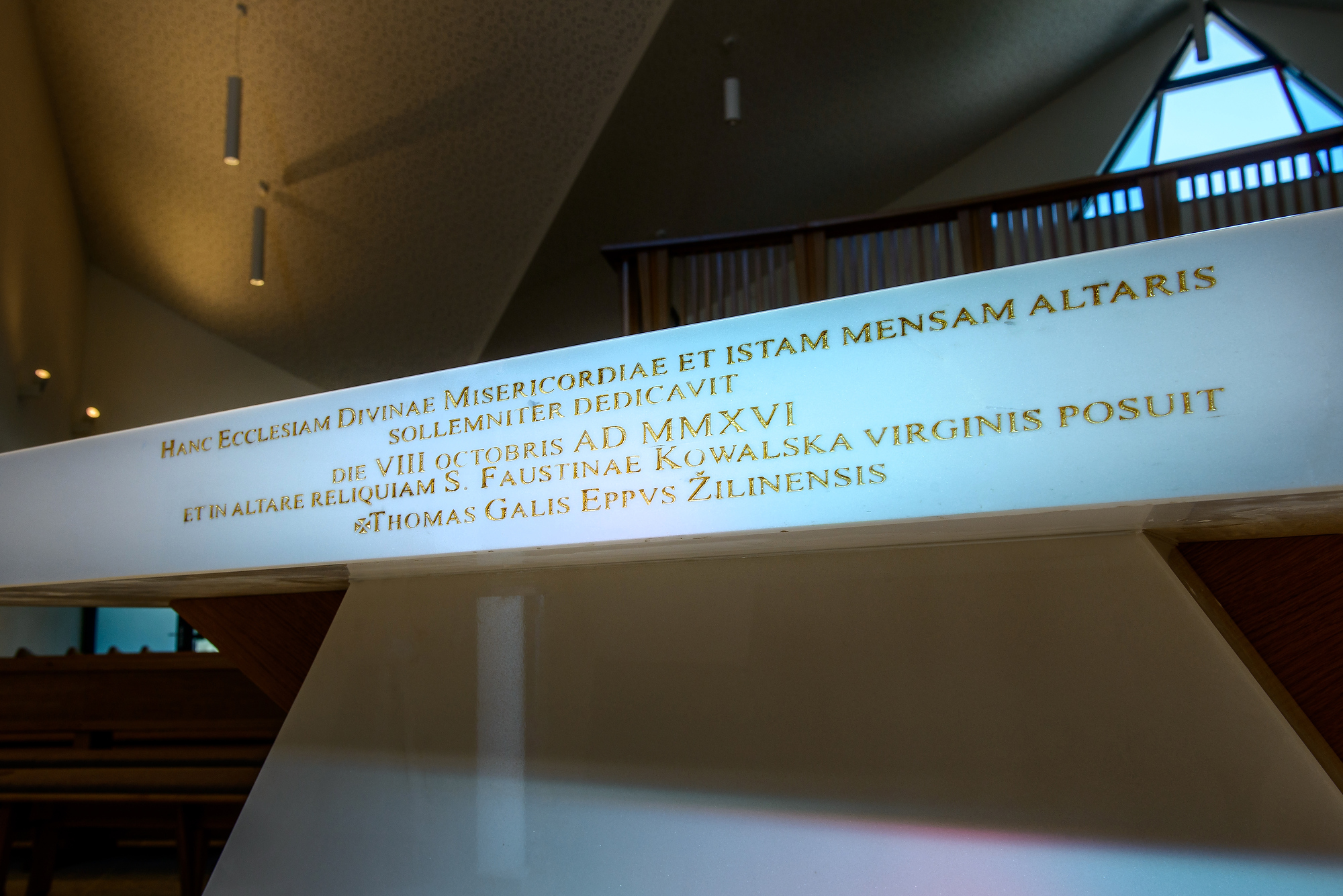 Nápis v interiéri farského kostola